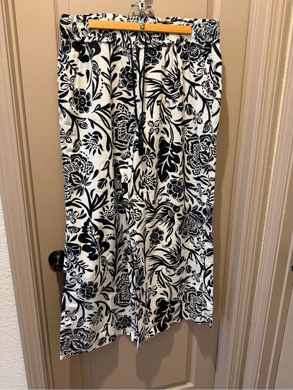 Knox Rose Black and White Floral Pants